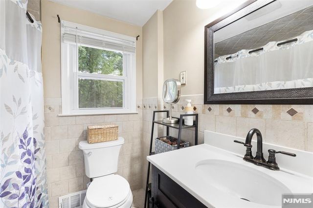19 Glenview Drive, West Orange, NJ 07052