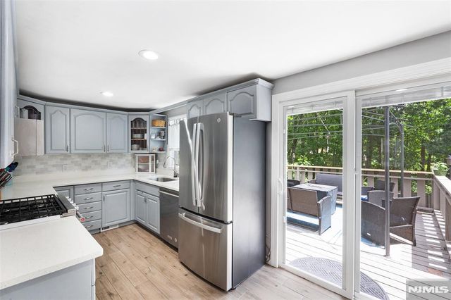 19 Glenview Drive, West Orange, NJ 07052