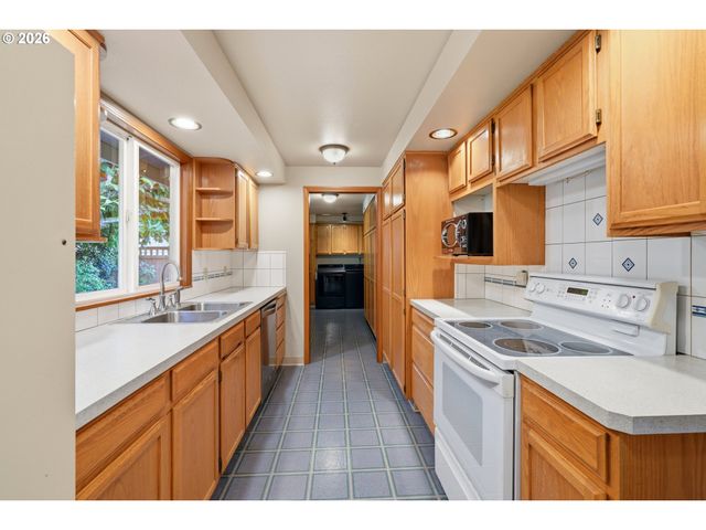 1111 Ne 126TH Loop, Vancouver, WA 98685