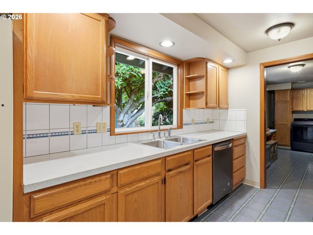 1111 Ne 126TH Loop, Vancouver, WA 98685