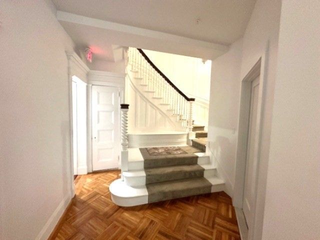 21 Regent Cir 6, Brookline, MA 02445