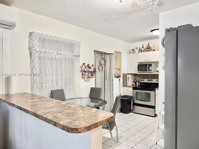 130 NW 16th Avenue, Miami, FL 33125