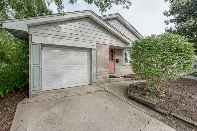 1127 Santa Rosa Avenue, Wheaton, IL 60187