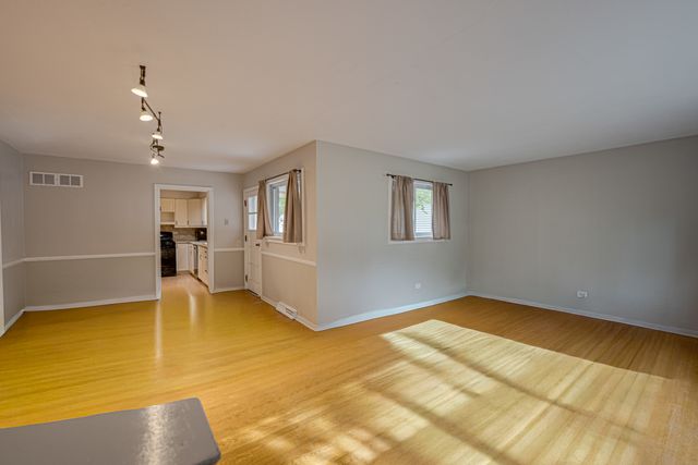 1127 Santa Rosa Avenue, Wheaton, IL 60187