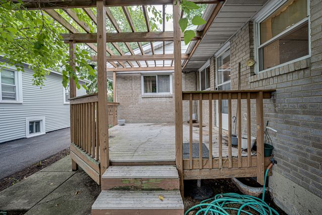 1127 Santa Rosa Avenue, Wheaton, IL 60187