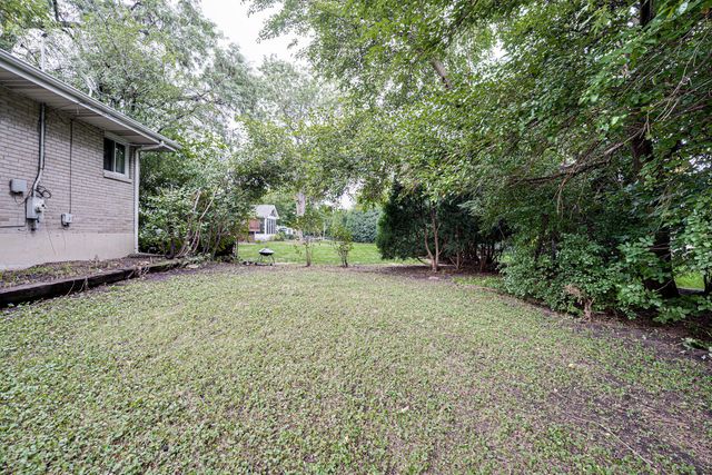 1127 Santa Rosa Avenue, Wheaton, IL 60187