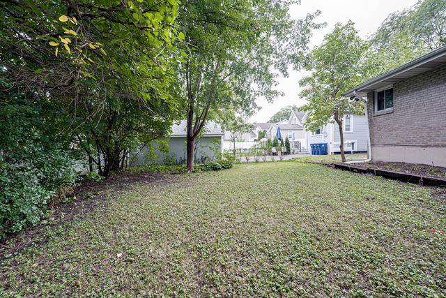 1127 Santa Rosa Avenue, Wheaton, IL 60187