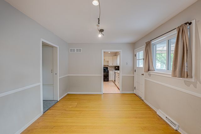 1127 Santa Rosa Avenue, Wheaton, IL 60187