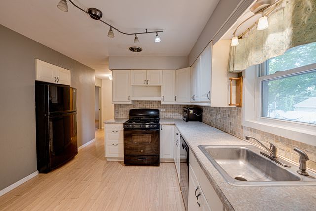 1127 Santa Rosa Avenue, Wheaton, IL 60187