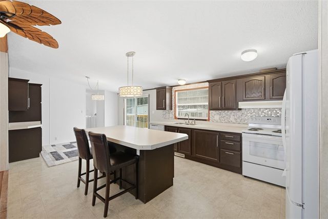 900 Birch Dr, Cranberry Twp, PA 16066