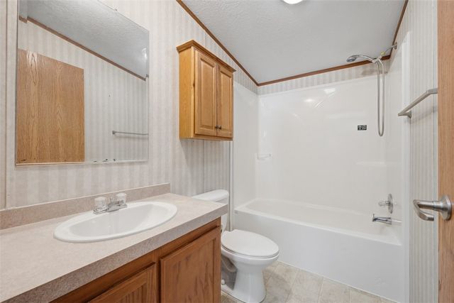 900 Birch Dr, Cranberry Twp, PA 16066