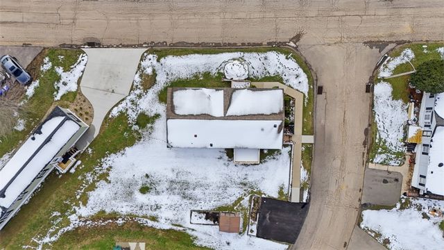 900 Birch Dr, Cranberry Twp, PA 16066