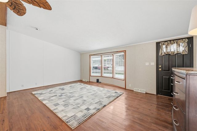 900 Birch Dr, Cranberry Twp, PA 16066