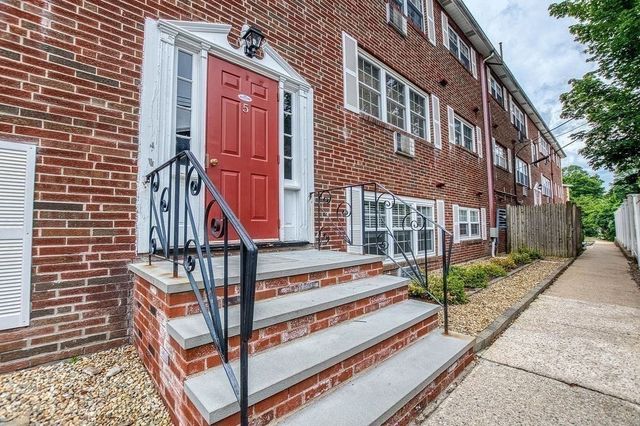 5 Cass St 2, Boston, MA 02132