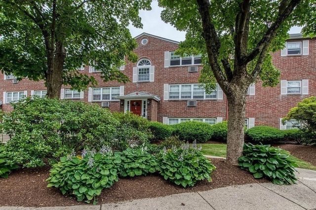 5 Cass St 2, Boston, MA 02132