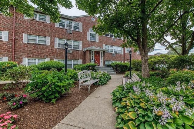 5 Cass St 2, Boston, MA 02132