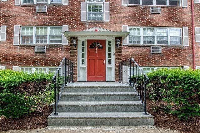 5 Cass St 2, Boston, MA 02132