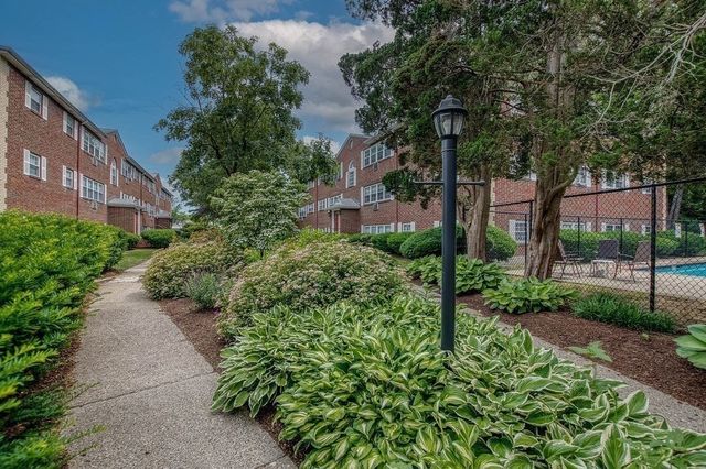 5 Cass St 2, Boston, MA 02132