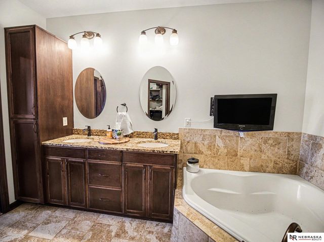 3801 Oakview Boulevard, Raymond, NE 68428