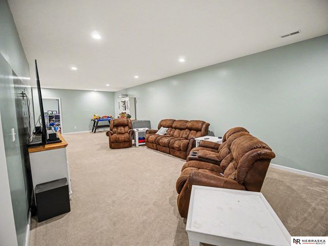 3801 Oakview Boulevard, Raymond, NE 68428