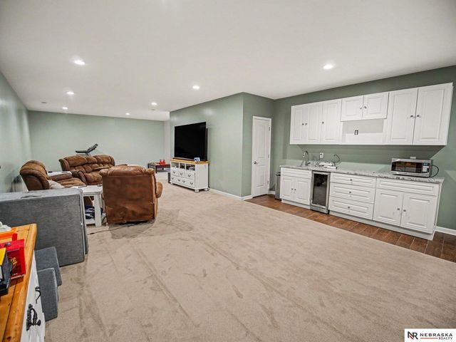 3801 Oakview Boulevard, Raymond, NE 68428