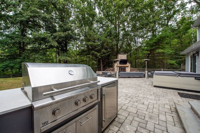 19 Appleton Ln, Boxford, MA 01921