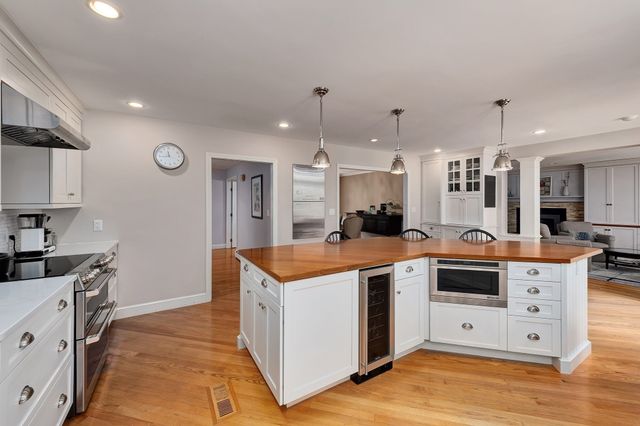 19 Appleton Ln, Boxford, MA 01921