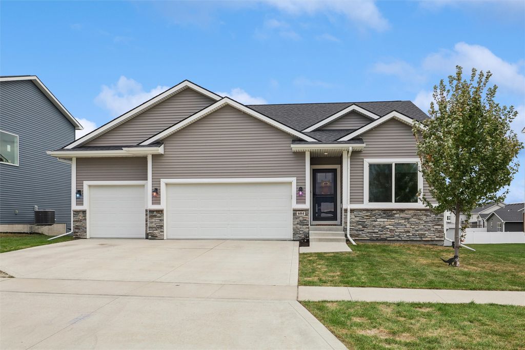 604 N 17th Street, Indianola, IA 50125