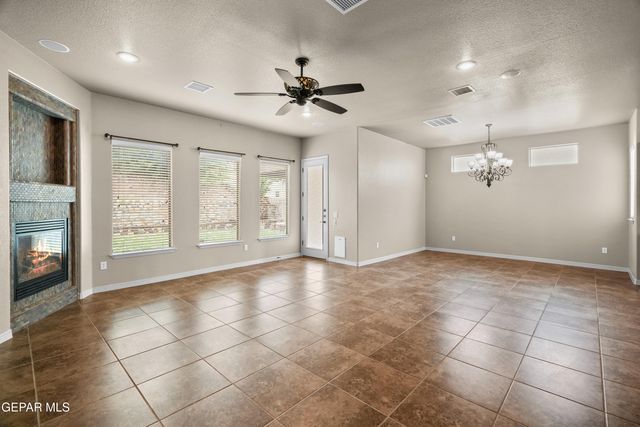 1250 Franklin Raven Place, El Paso, TX 79912