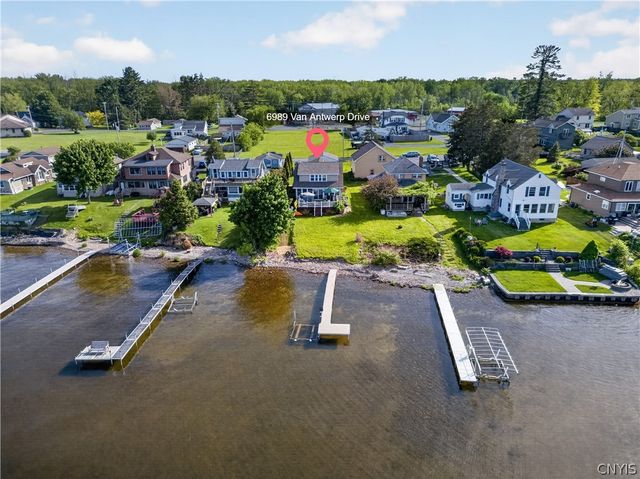 6989 Van Antwerp Dr, Cicero, NY 13039