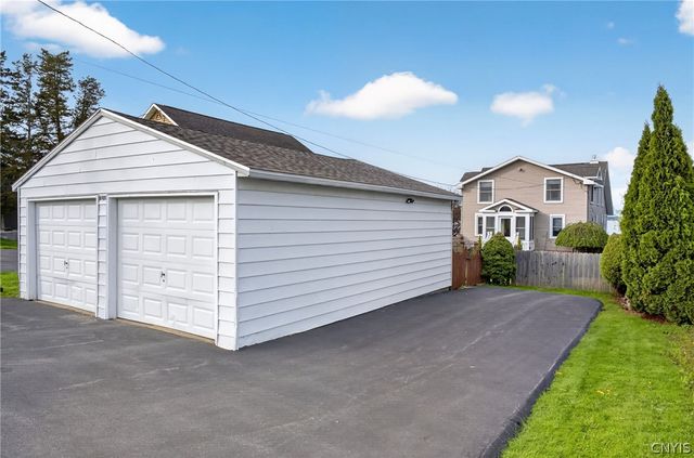6989 Van Antwerp Dr, Cicero, NY 13039