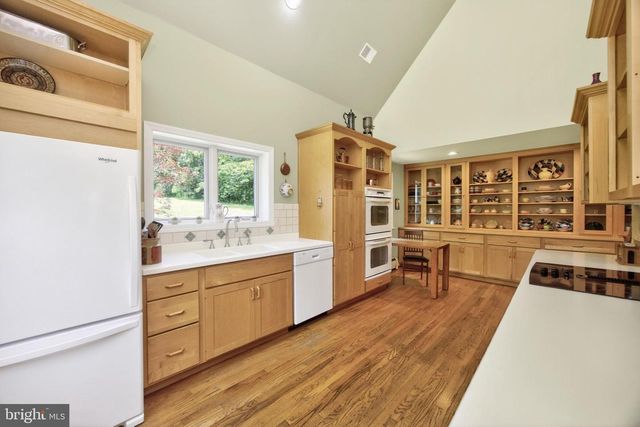 1 SPRING VALLEY RD, Malvern, PA 19355