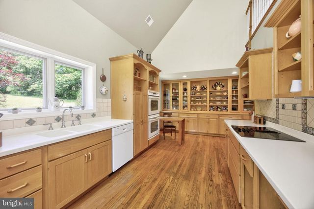 1 SPRING VALLEY RD, Malvern, PA 19355
