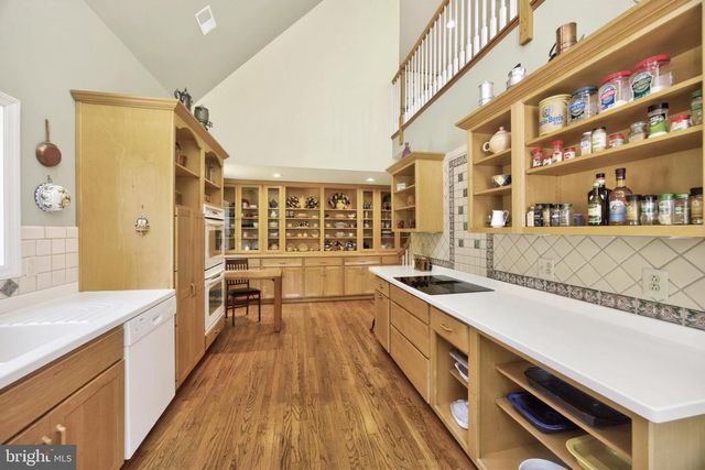 1 SPRING VALLEY RD, Malvern, PA 19355