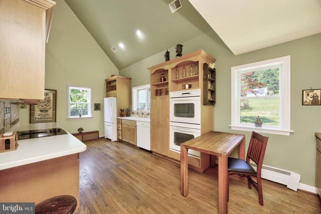 1 SPRING VALLEY RD, Malvern, PA 19355