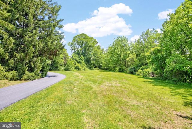 1 SPRING VALLEY RD, Malvern, PA 19355