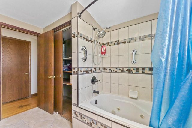 N84W12863 Ronald DRIVE, Menomonee Falls, WI 53051