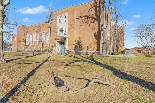 2615 Billups Avenue, St Louis, MO 63113