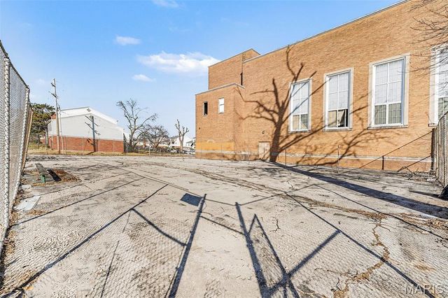 2615 Billups Avenue, St Louis, MO 63113