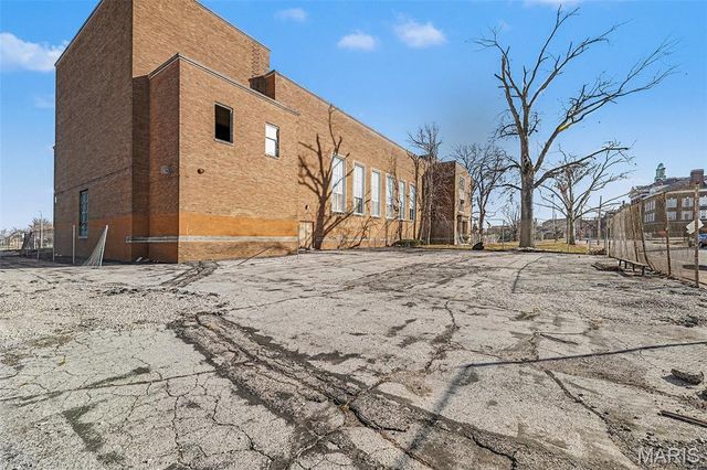 2615 Billups Avenue, St Louis, MO 63113