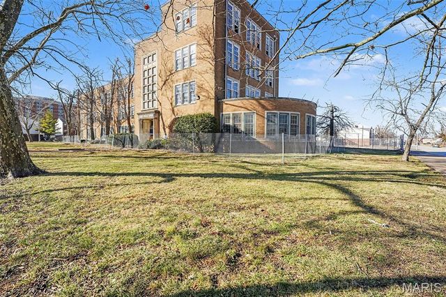 2615 Billups Avenue, St Louis, MO 63113