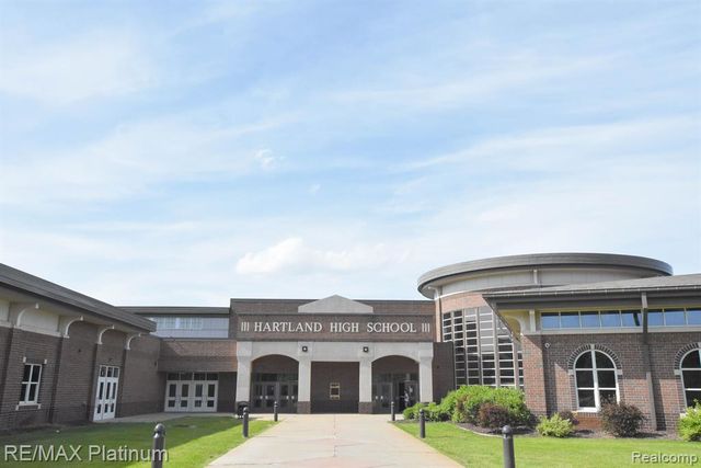 35 Shannon Glen Drive, Fenton, MI 48430