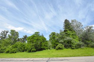 35 Shannon Glen Drive, Fenton, MI 48430