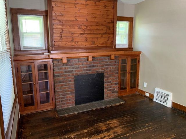 618 S Hardy Avenue, Independence, MO 64052
