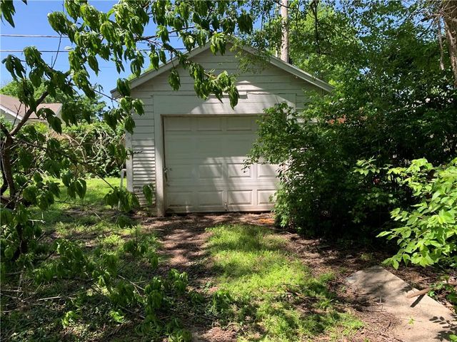 618 S Hardy Avenue, Independence, MO 64052