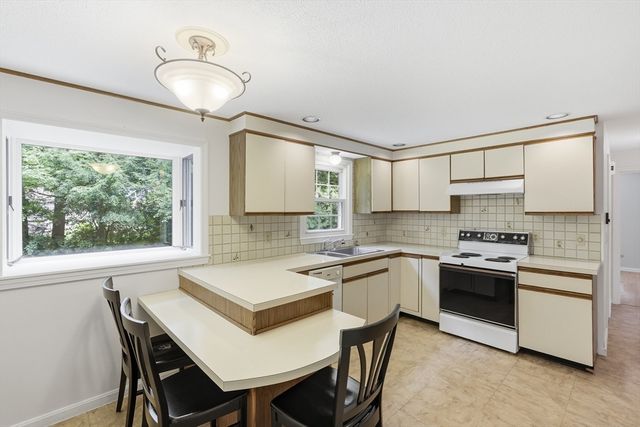 12 Hemlock Road, Westford, MA 01886