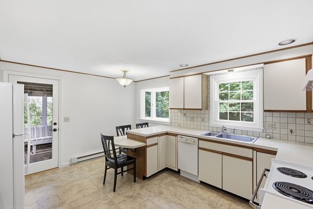 12 Hemlock Road, Westford, MA 01886