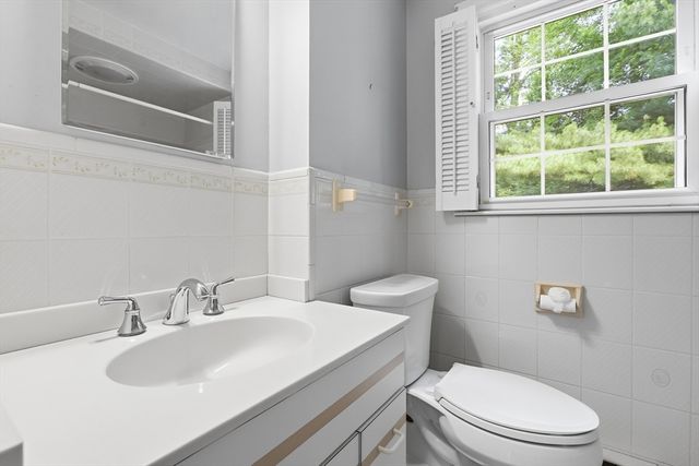 12 Hemlock Road, Westford, MA 01886