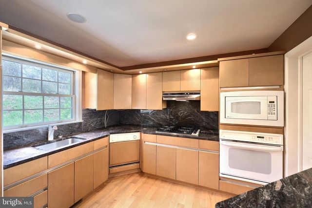 101 FAIRFAX DR., York, PA 17403