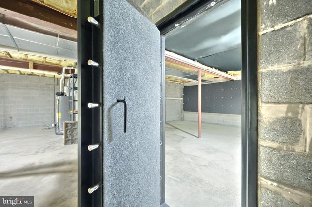 101 FAIRFAX DR., York, PA 17403